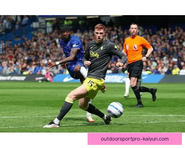 英超欧冠席位争夺激烈，前四竞争进入关键阶段